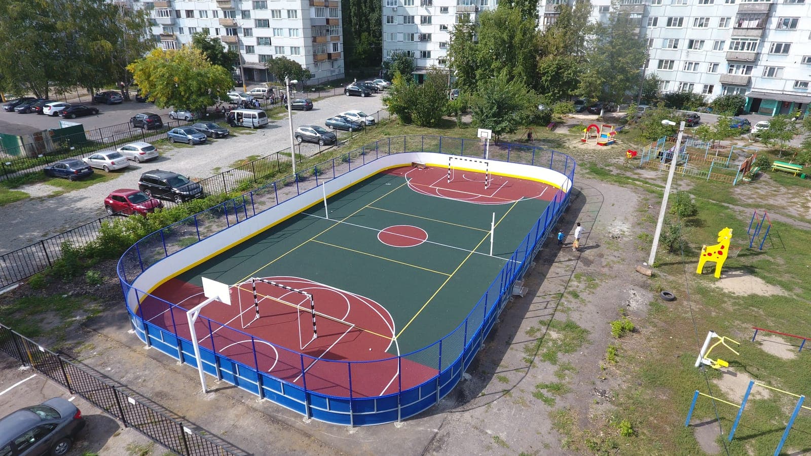 Универсальная площадка с хоккейной коробкой на Карпинского — фото 5