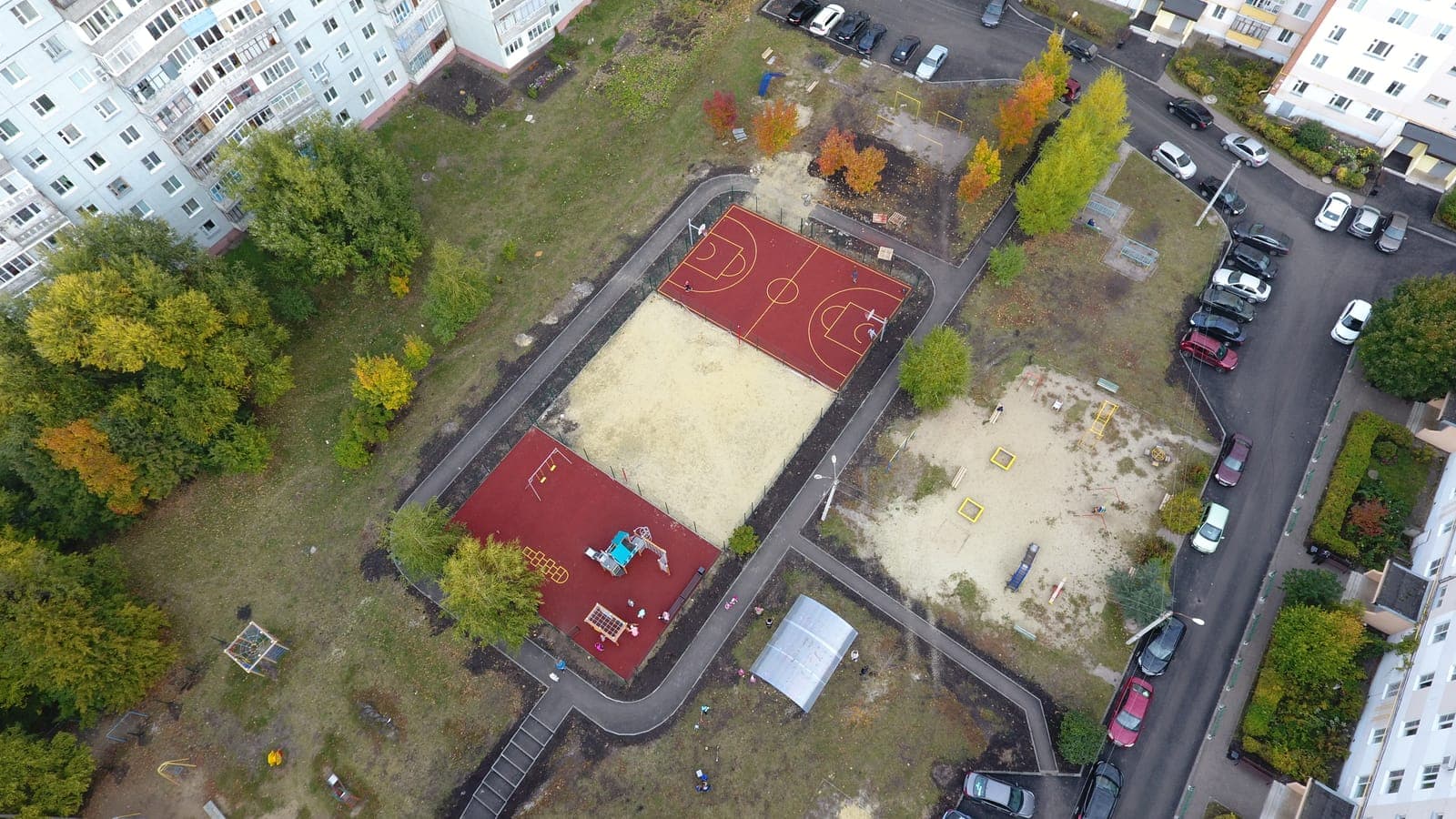 Детская и спортивная площадки на Ладожской — фото 2